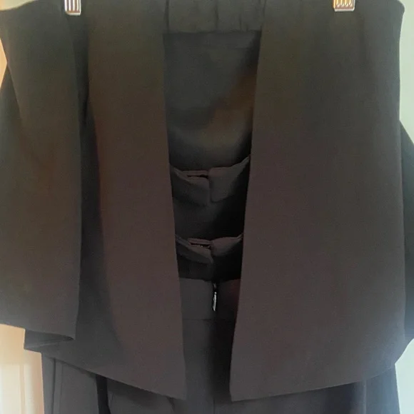 DO+BE Strapless Black Jumpsuit
Size Small - Picture 6 of 6